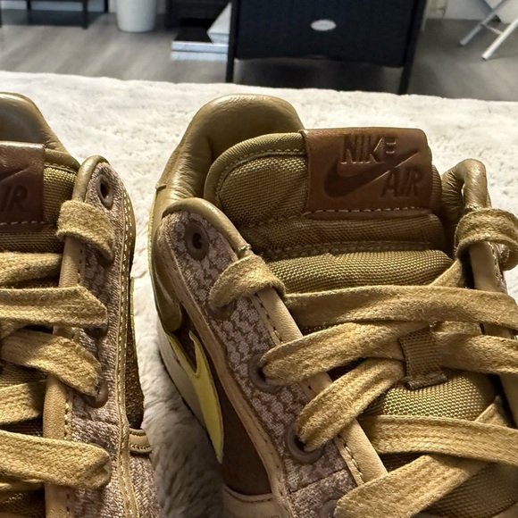 DS Nike x Undefeated 2006 OG Air Force
1 Insideout Priority Canteen 9
AUTHENTIC - Picture 11 of 16